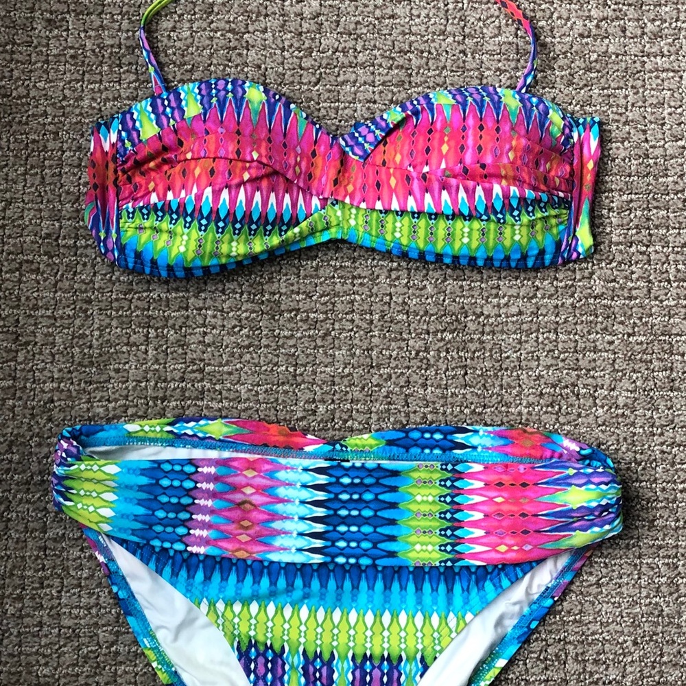 Lightly loved La Blanca printed bikini size 8